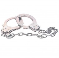 Металлические наручники на длинной цепочке