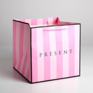 Пакет подарочный квадрат Present (30x30x30 см)